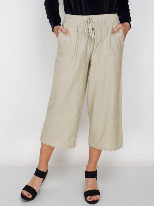 Women Capri In Beige